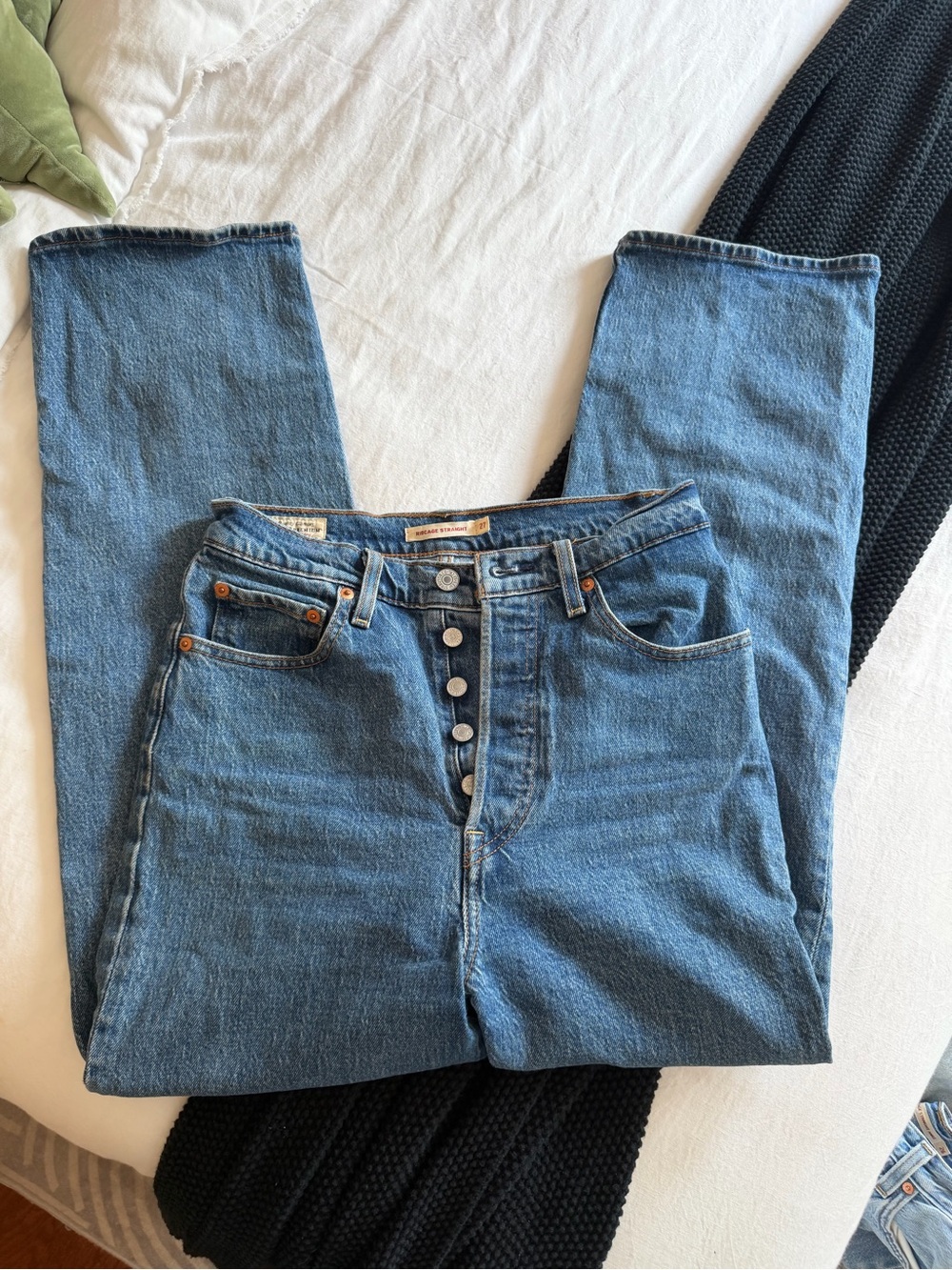 Levi’s High Rise Ribcage Straight Jean Size 27